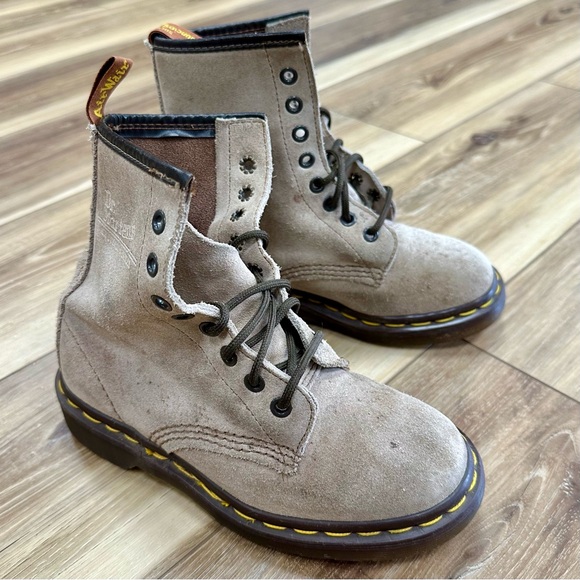 Vintage 90s Dr. Martens Doc Martens Made in England 1460 8 Hole Boots, UK 2 - Picture 1 of 11